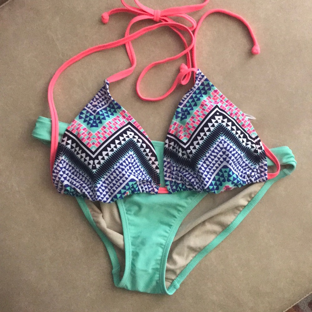 NWOT-Gap Bikini Top ONLY